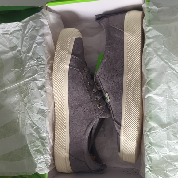 Cariuma (Charcoal Grey Suede/Off-White Sole) 10M/11.5W - Picture 5 of 7